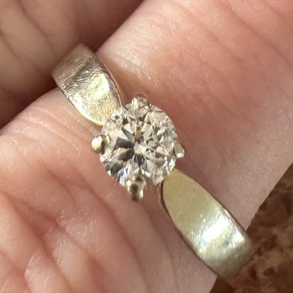 Jewelry - 18k YG .28 Diamond Solitaire Ring size 6